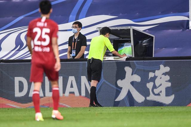 赵心童轻取罗伯逊晋级上海大师赛半决赛